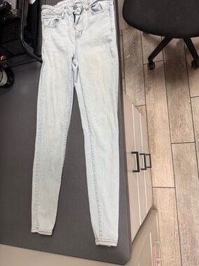 Light Wash Women's Skinny Jeans - Light Blue size 8 regular